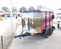 Reboque para 2 cavalos modelo tradicional